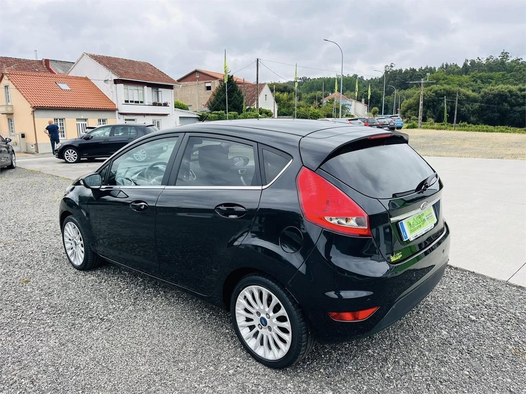 Foto 4 FORD FIESTA TITANIUM 1.6 TDCI 95CV