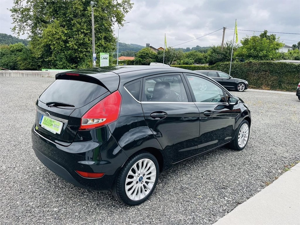 Foto 6 FORD FIESTA TITANIUM 1.6 TDCI 95CV