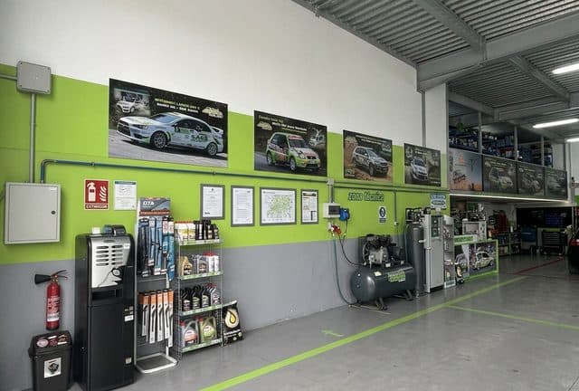 Zona técnica de electricidad del automóvil en AGC Multimarca Galicia, San Sadurniño