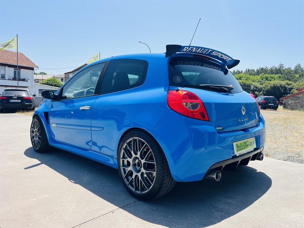 Foto 4 RENAULT CLIO III SPORT 200CV R27 F1